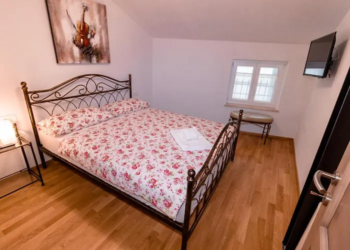 Apartments Pia